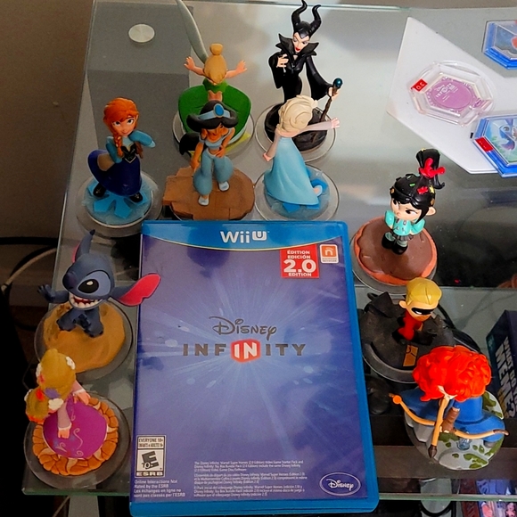 Wii U Disney Infinity game and characters (ten).